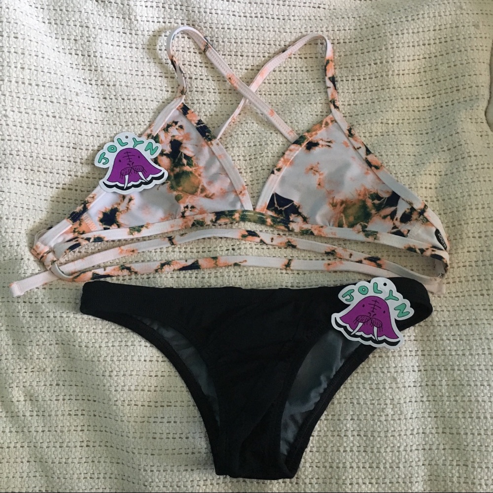 Jolyn Triangle Top NWT